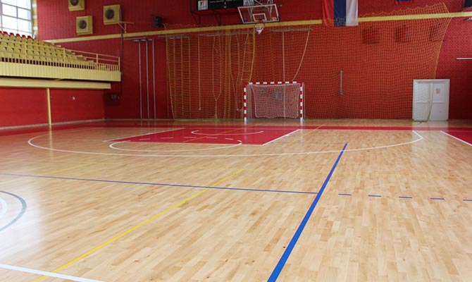Új burkolatot kapott a Városi Sportcsarnok